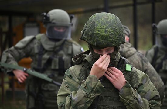 Занятия по боевой подготовке военнослужащих по контракту по специальностям Инженерных войск