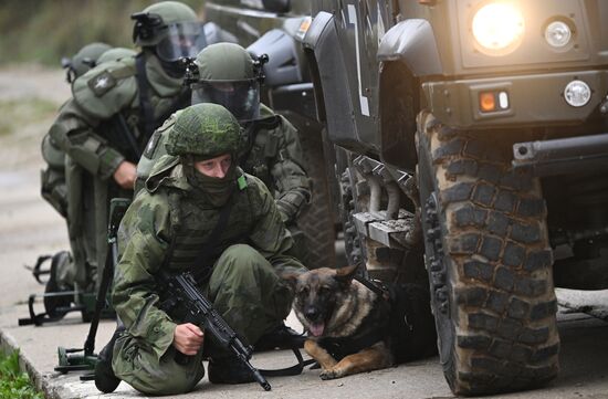 Занятия по боевой подготовке военнослужащих по контракту по специальностям Инженерных войск