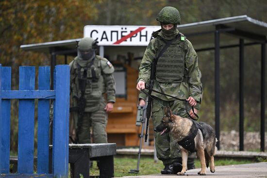 Занятия по боевой подготовке военнослужащих по контракту по специальностям Инженерных войск