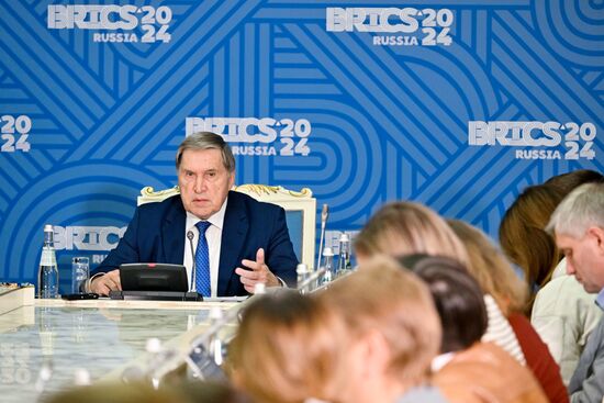 Брифинг Ю. Ушакова по проведению саммита БРИКС в Казани 