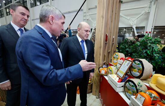 Премьер-министр Михаил Мишустин посетил выставку "Золотая осень"