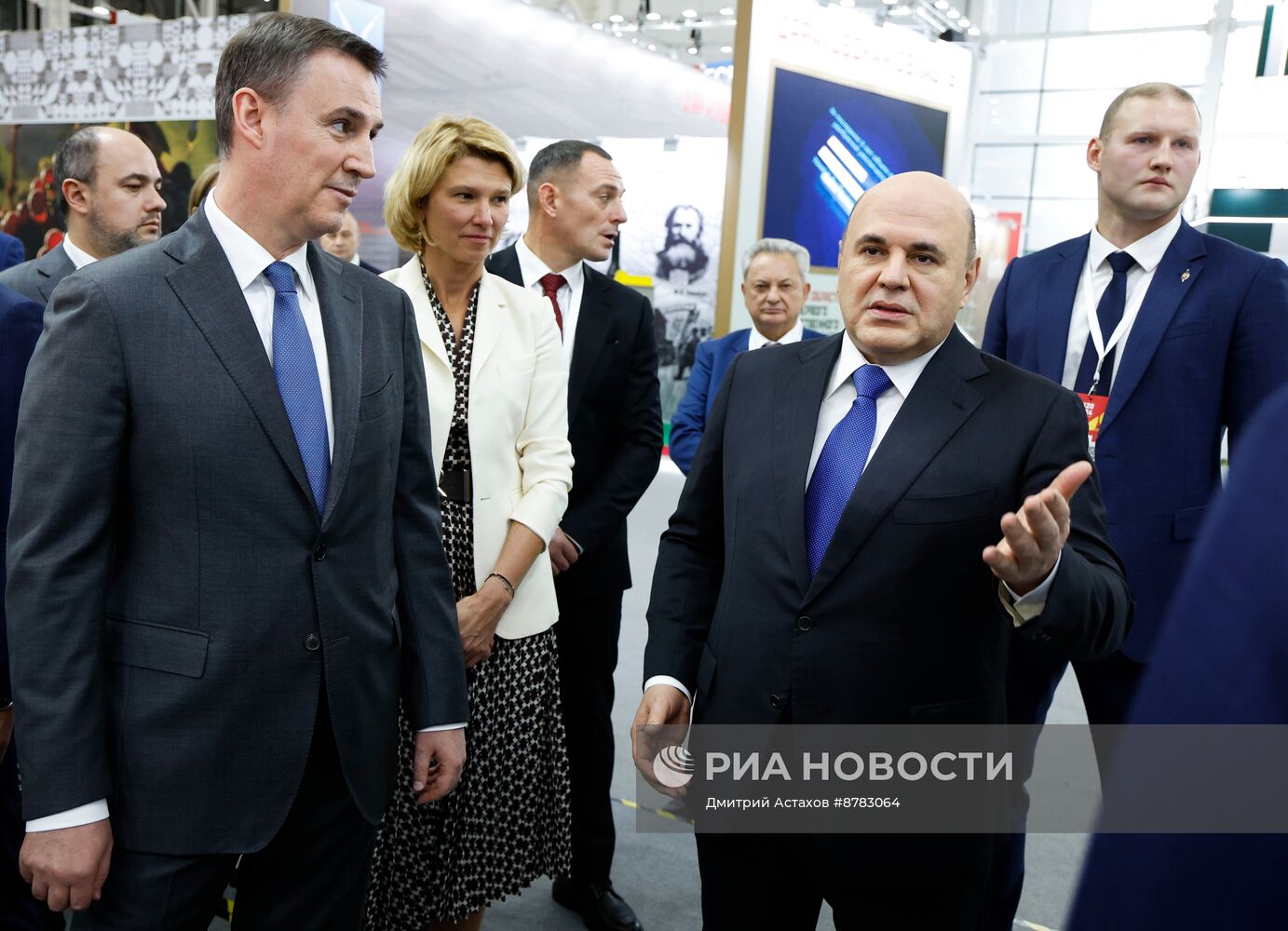 Премьер-министр Михаил Мишустин посетил выставку "Золотая осень"