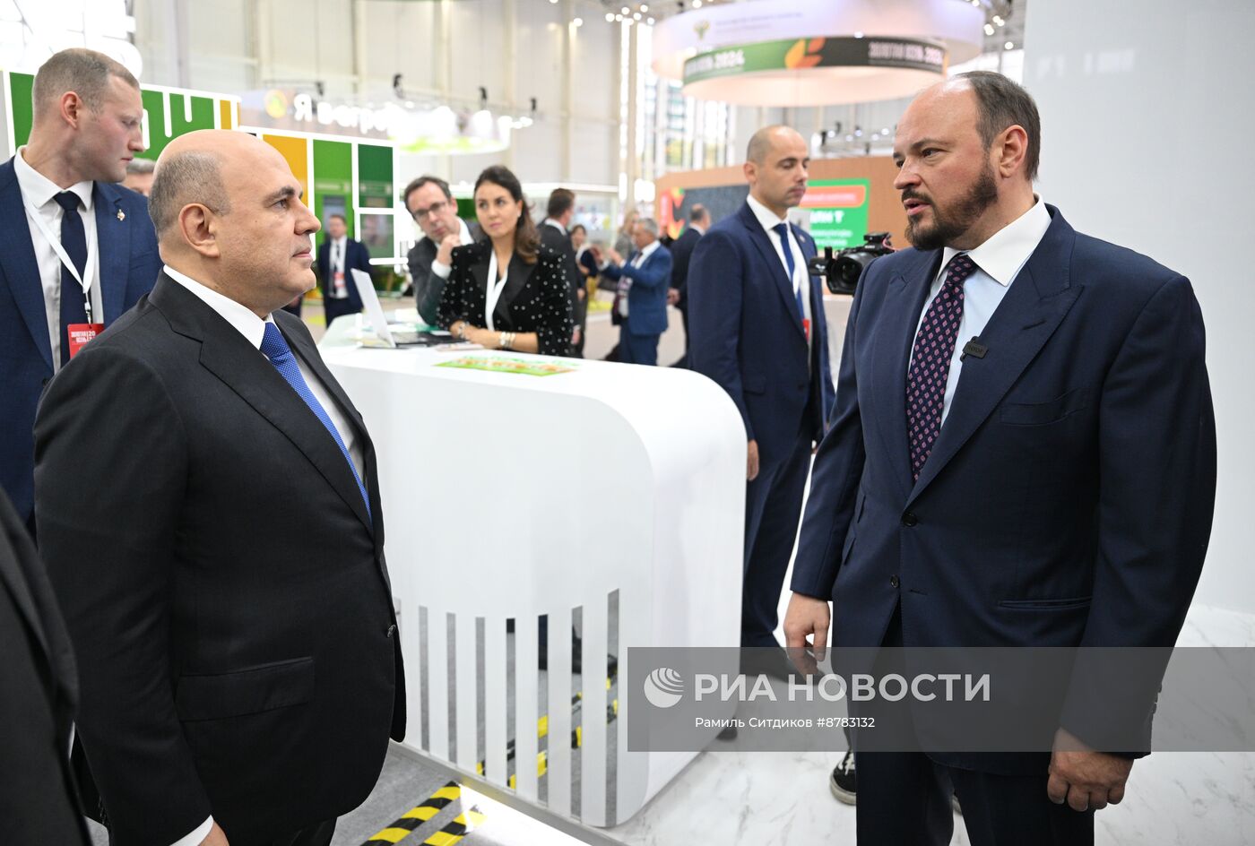 Премьер-министр Михаил Мишустин посетил выставку "Золотая осень"