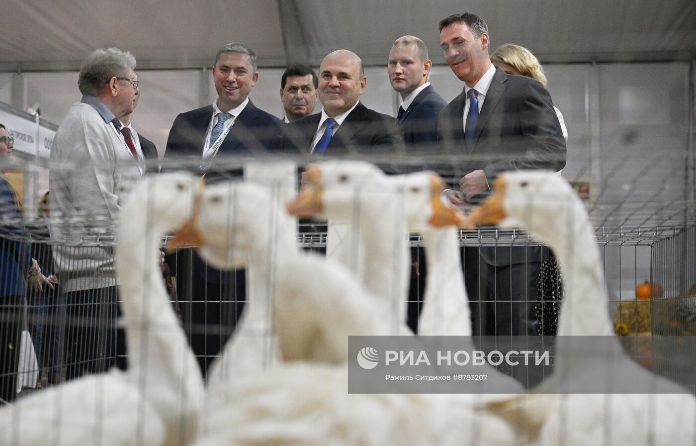 Премьер-министр Михаил Мишустин посетил выставку "Золотая осень"