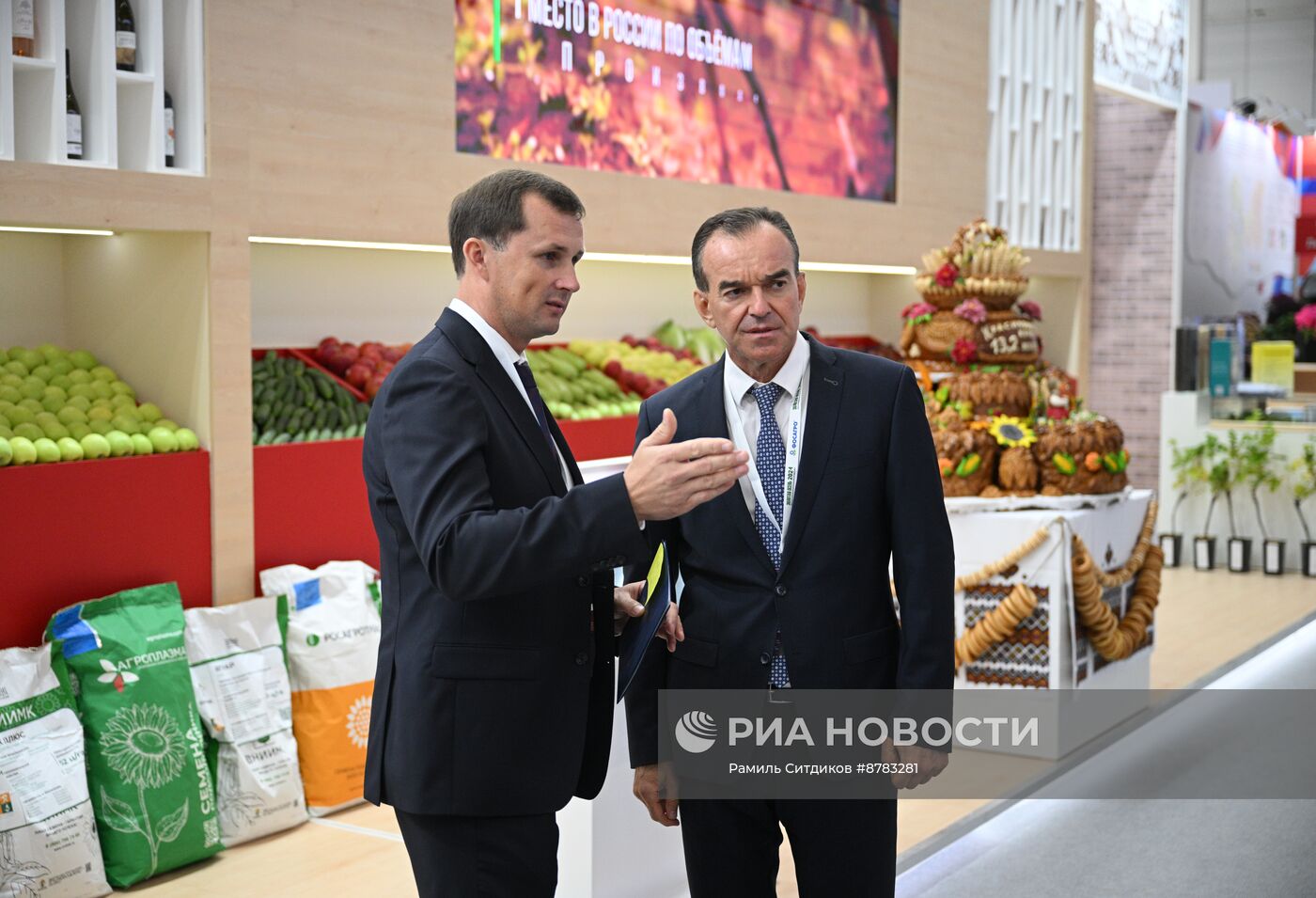 Премьер-министр Михаил Мишустин посетил выставку "Золотая осень"