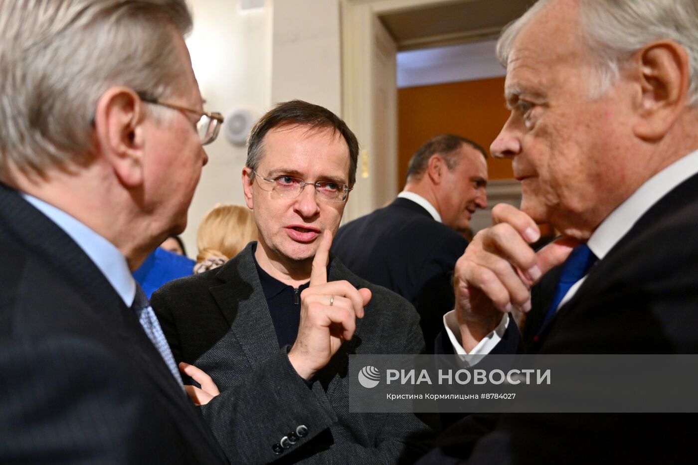 Выставка "Один за всех, и все за одного"