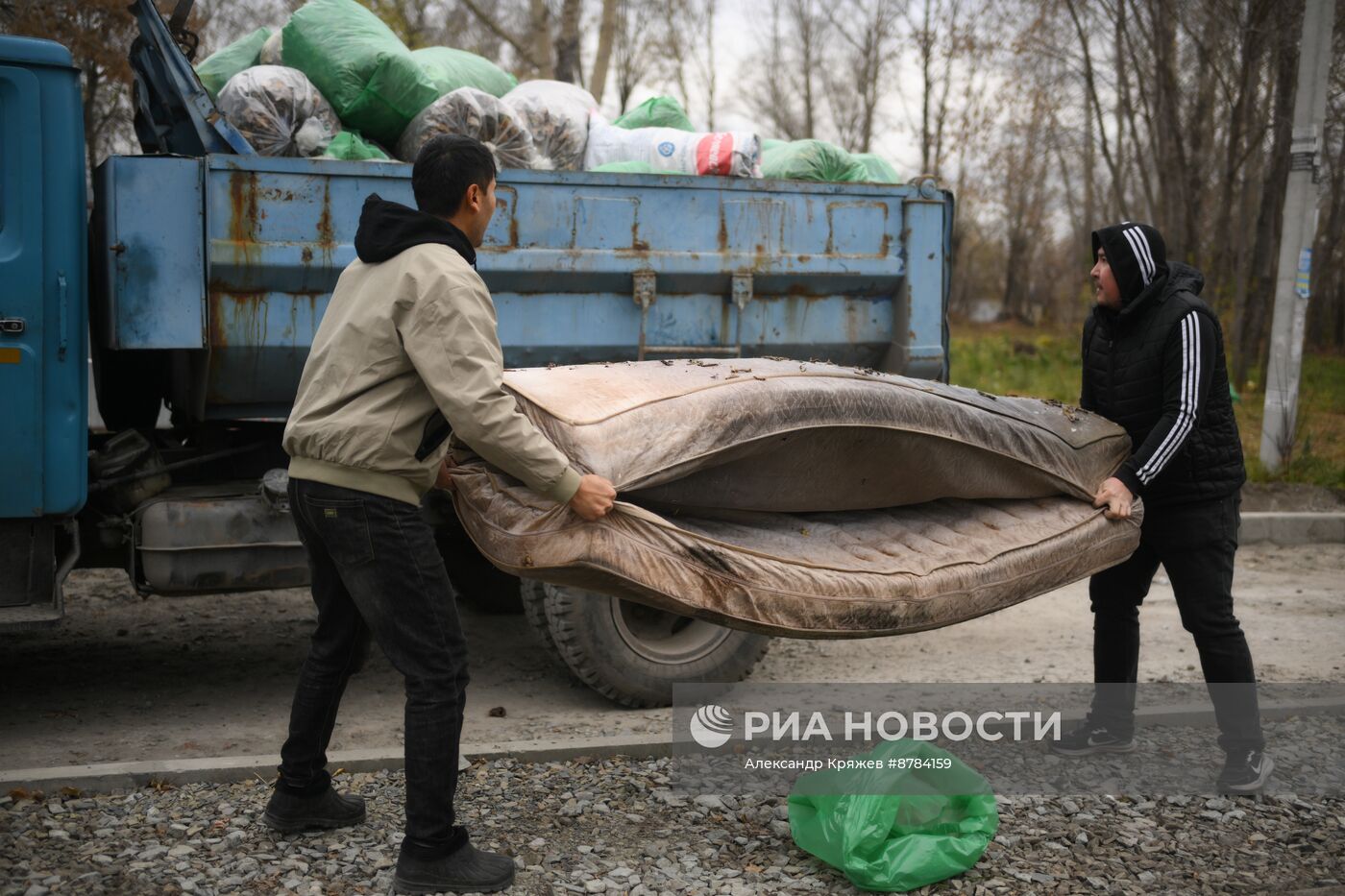 Многонациональный субботник в Новосибирске