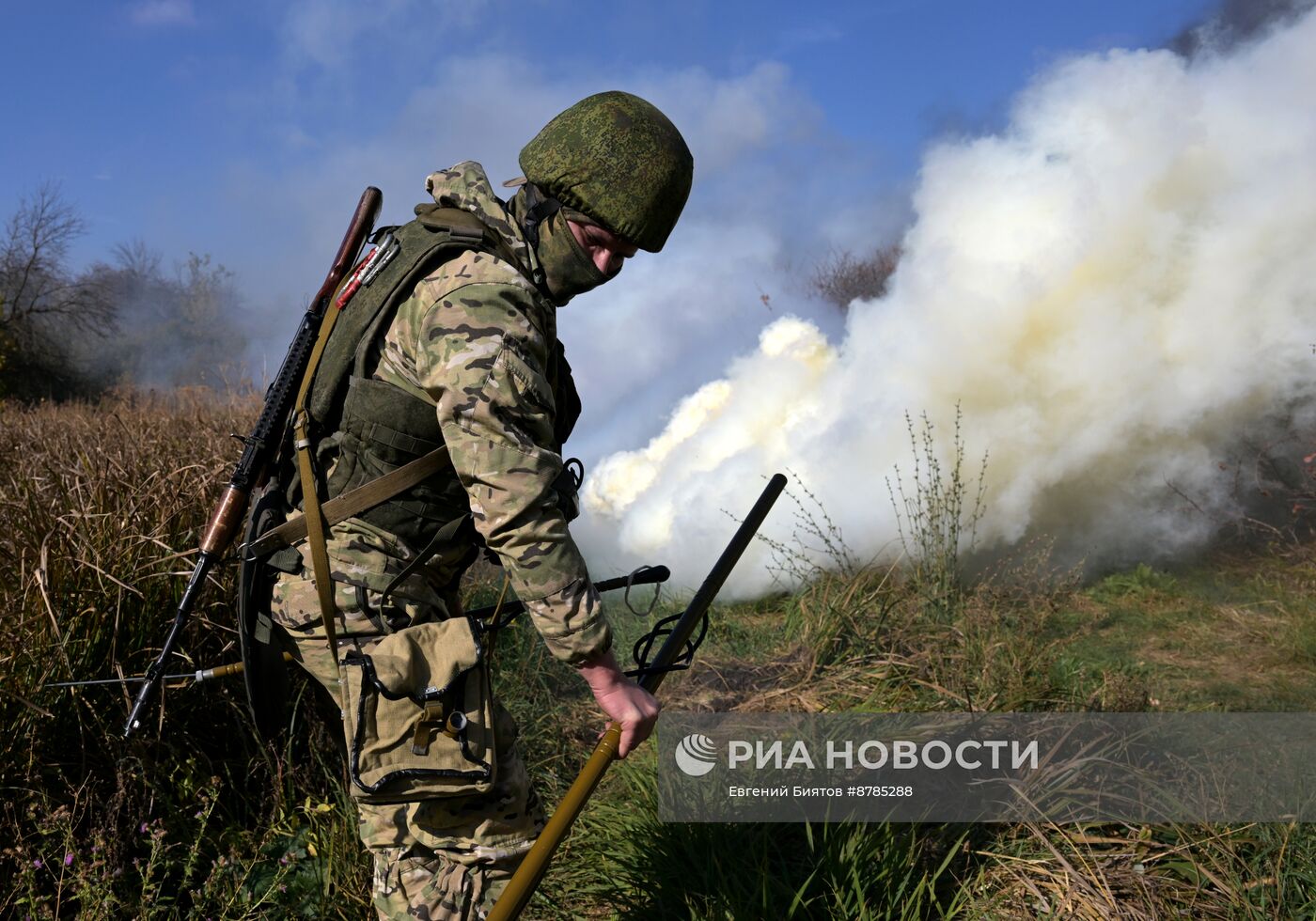 Занятия по минно-взрывному делу в инженерном подразделении ЦВО в ЛНР