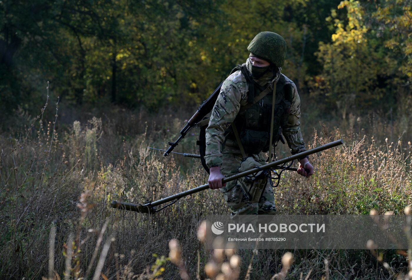 Занятия по минно-взрывному делу в инженерном подразделении ЦВО в ЛНР