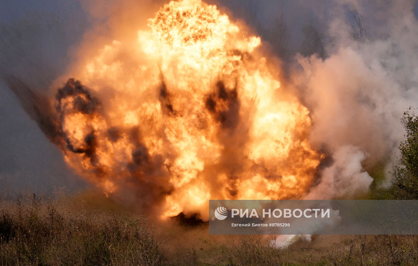 Занятия по минно-взрывному делу в инженерном подразделении ЦВО в ЛНР