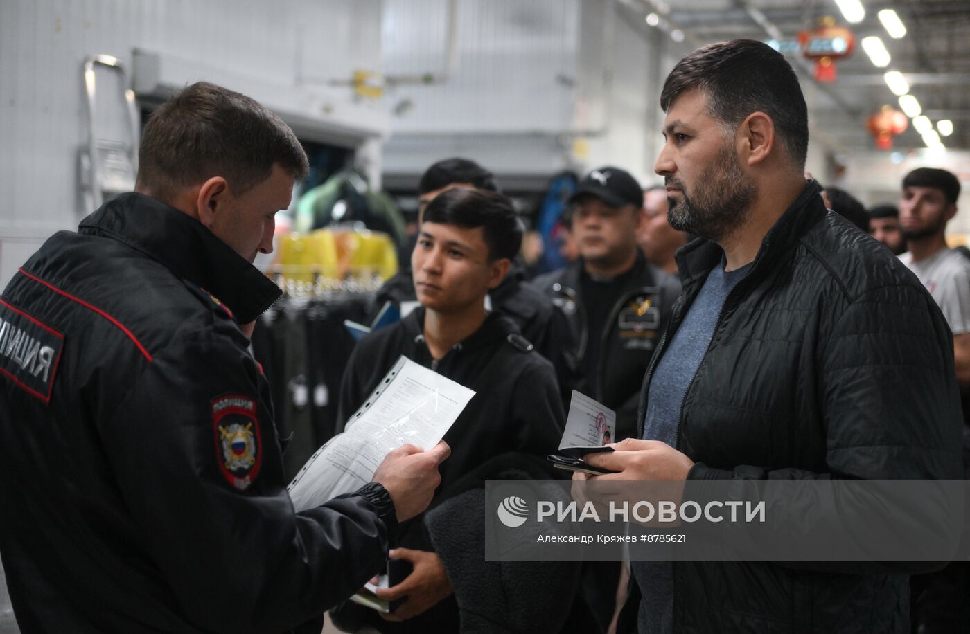 Рейд по выявлению нелегальных мигрантов в Новосибирске