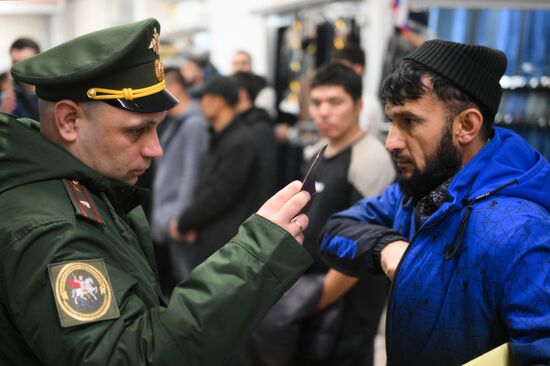 Рейд по выявлению нелегальных мигрантов в Новосибирске