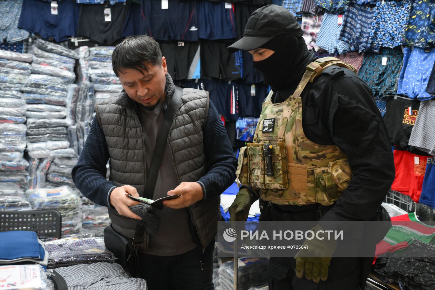 Рейд по выявлению нелегальных мигрантов в Новосибирске