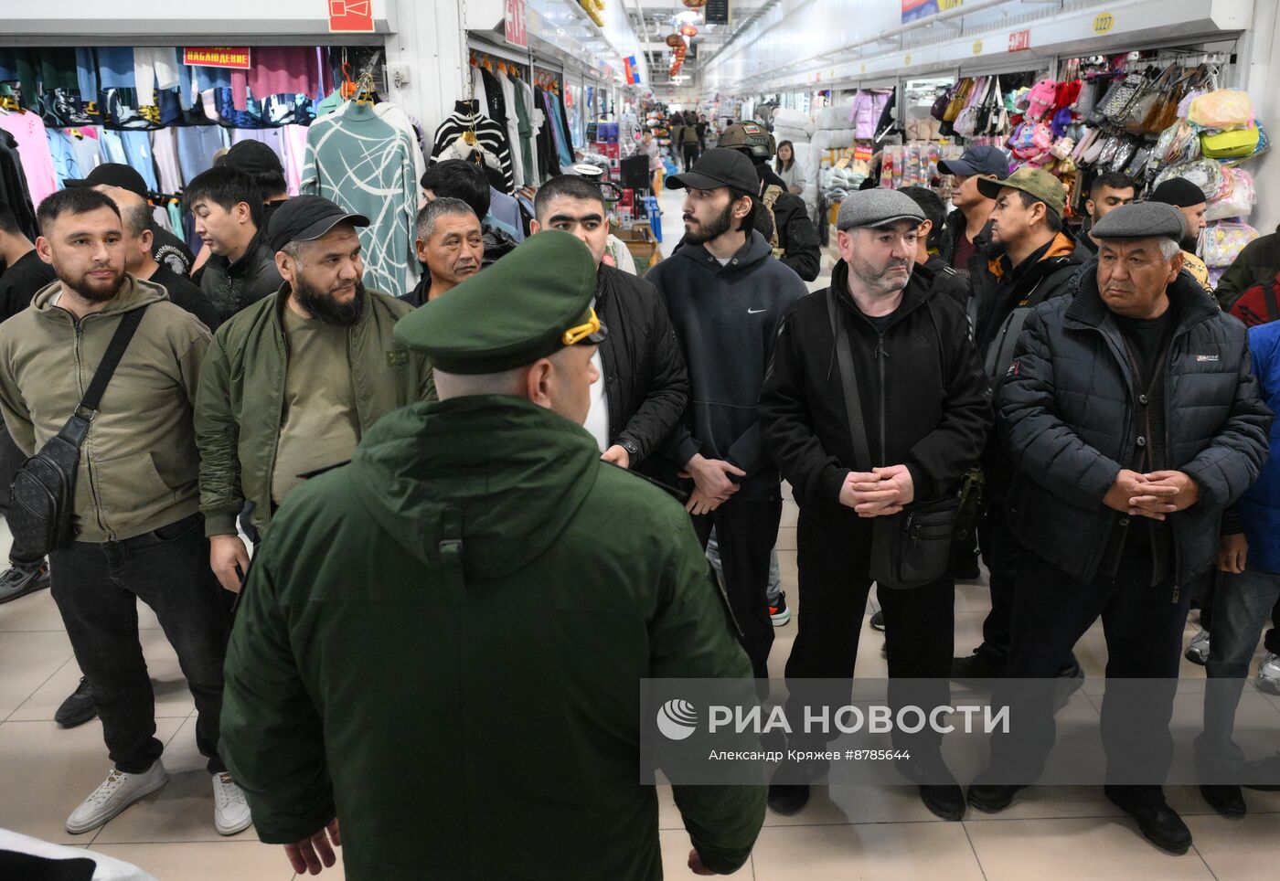 Рейд по выявлению нелегальных мигрантов в Новосибирске