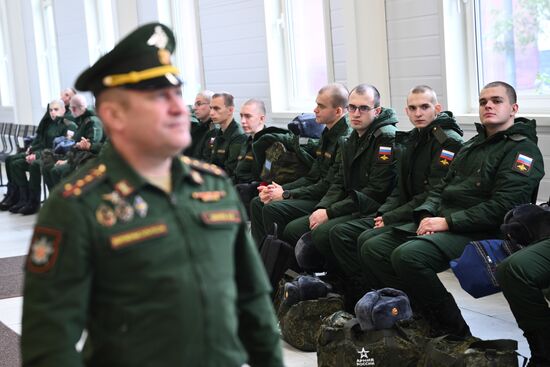 Отправка новобранцев для прохождения службы по призыву в ВС РФ