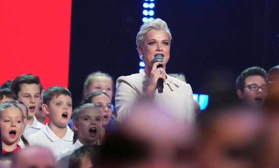 Гала-концерт "Мы верим твердо в героев спорта"