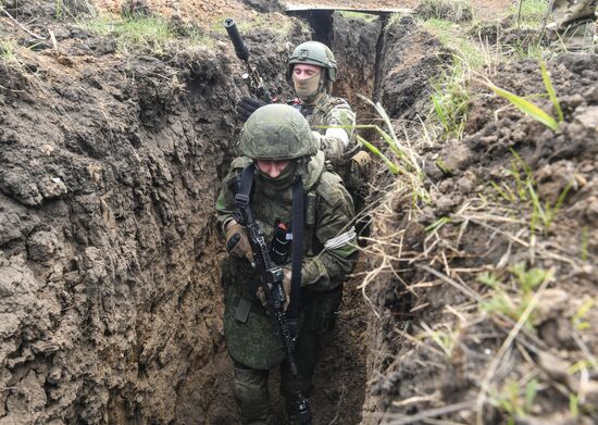 Подготовка штурмовых групп ВДВ на полигоне в южном секторе СВО | РИА ...