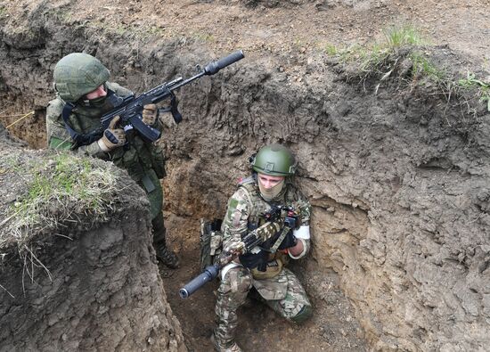 Подготовка штурмовых групп ВДВ на полигоне в южном секторе СВО | РИА ...