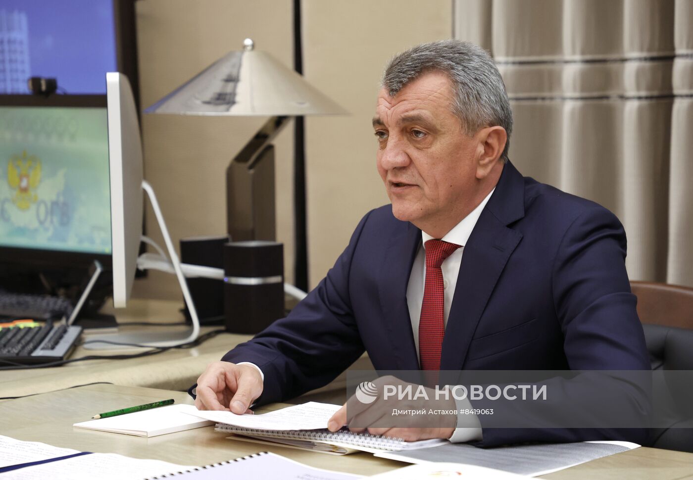 Премьер-министр РФ М. Мишустин провел встречу с главой Республики ...