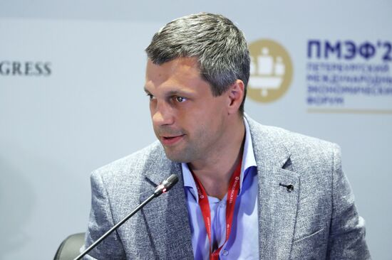 ПМЭФ-2023. ИИ в высшем образовании – прорыв или деградация? | Фотобанк ...