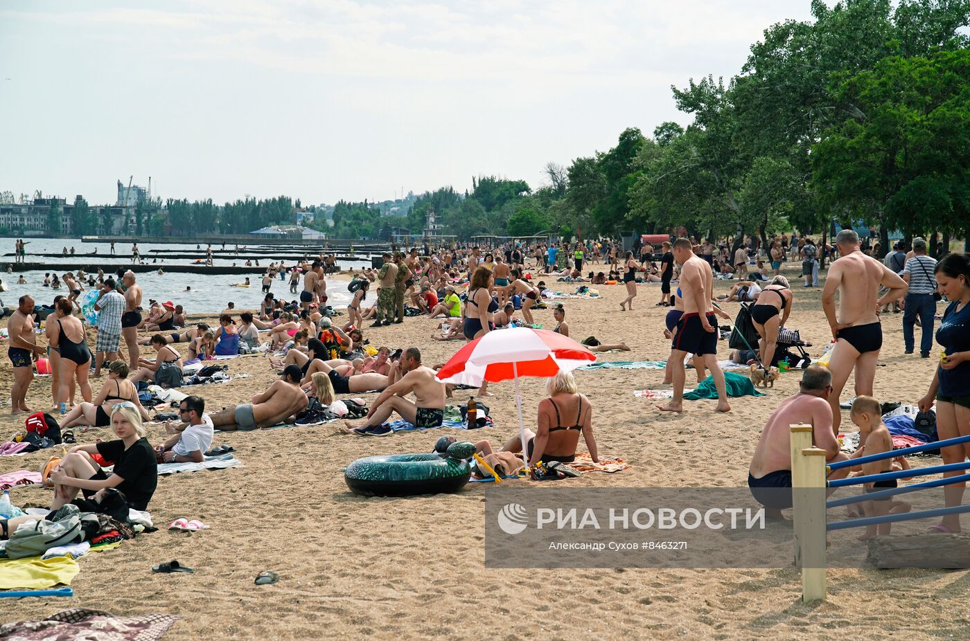 на пляже в мариуполе