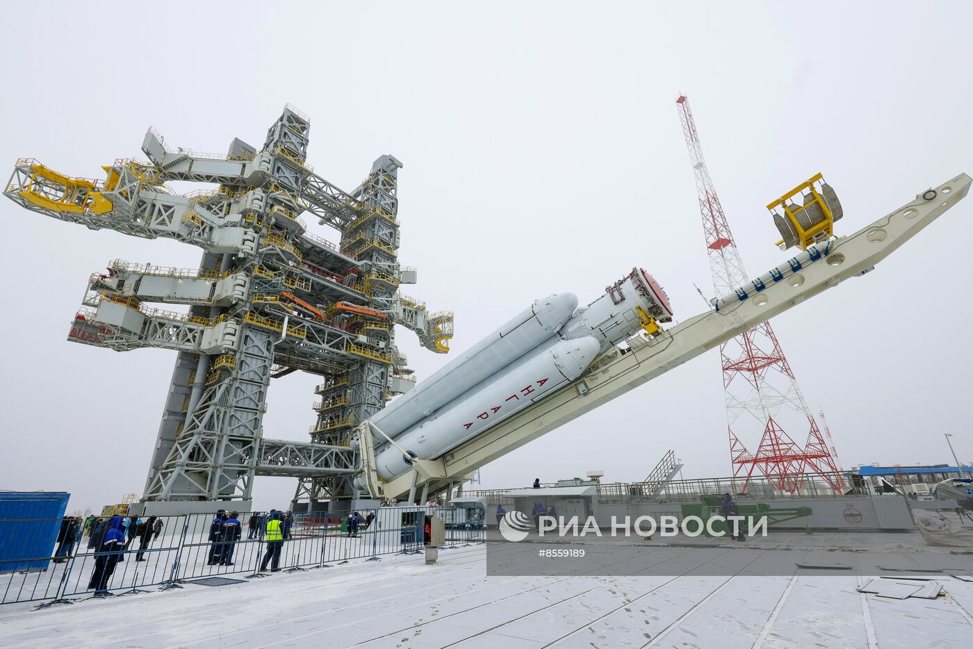 Госкомиссия одобрила вывоз ракеты на стартовый стол для запуска корабля 