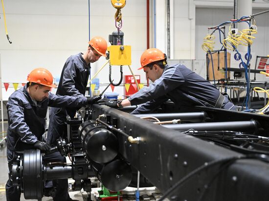 Запуск производства грузовиков в Калуге | РИА Новости Медиабанк