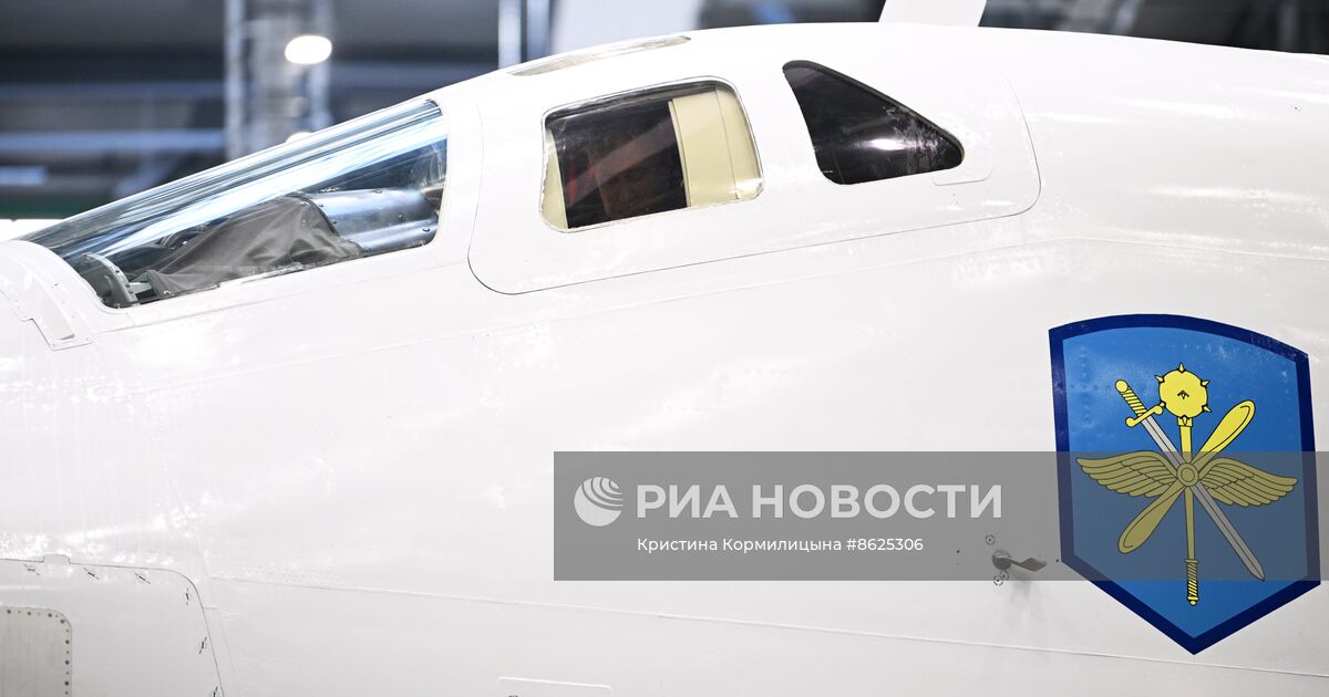 Президент РФ В. Путин посетил Казанский авиационный завод имени С. П ...