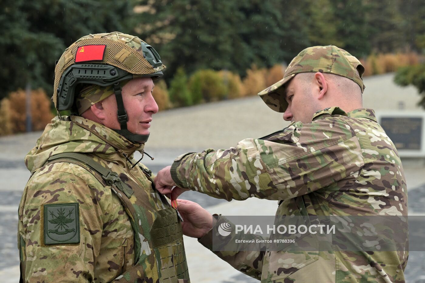 Награждение военнослужащих группировки "Центр" в день военного связиста