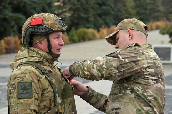 Награждение военнослужащих группировки "Центр" в день военного связиста