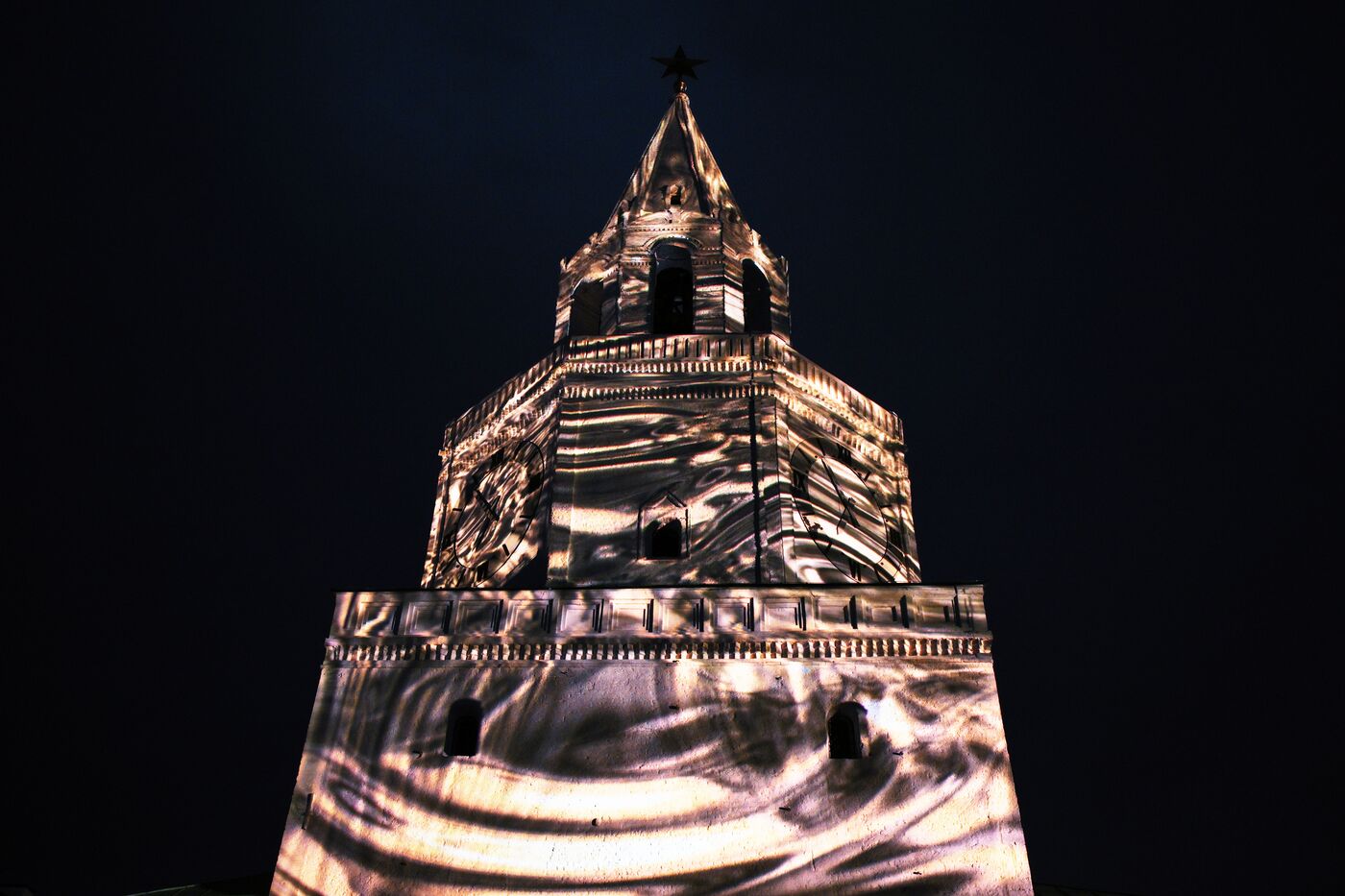 XVI саммит БРИКС. Репетиция светового шоу на стенах Казанского Кремля