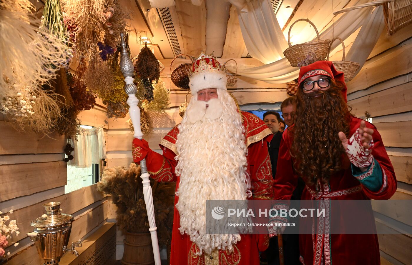 Презентация "Поезда Деда Мороза"