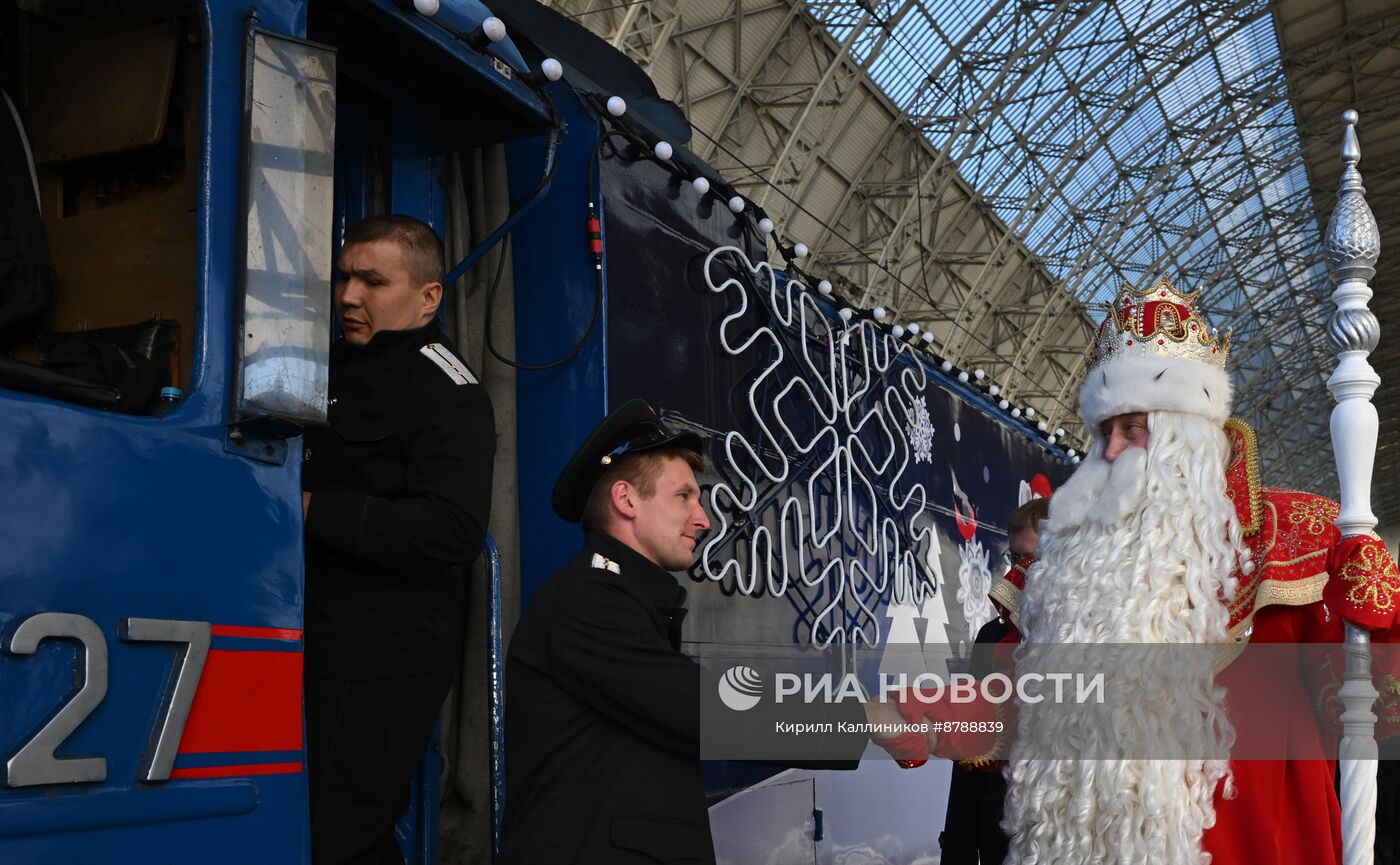 Презентация "Поезда Деда Мороза"