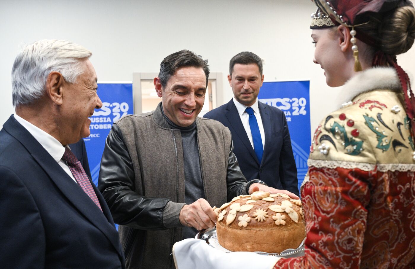 XVI саммит БРИКС. Прилет заместителя председателя правительства Сербии Александра Вулина