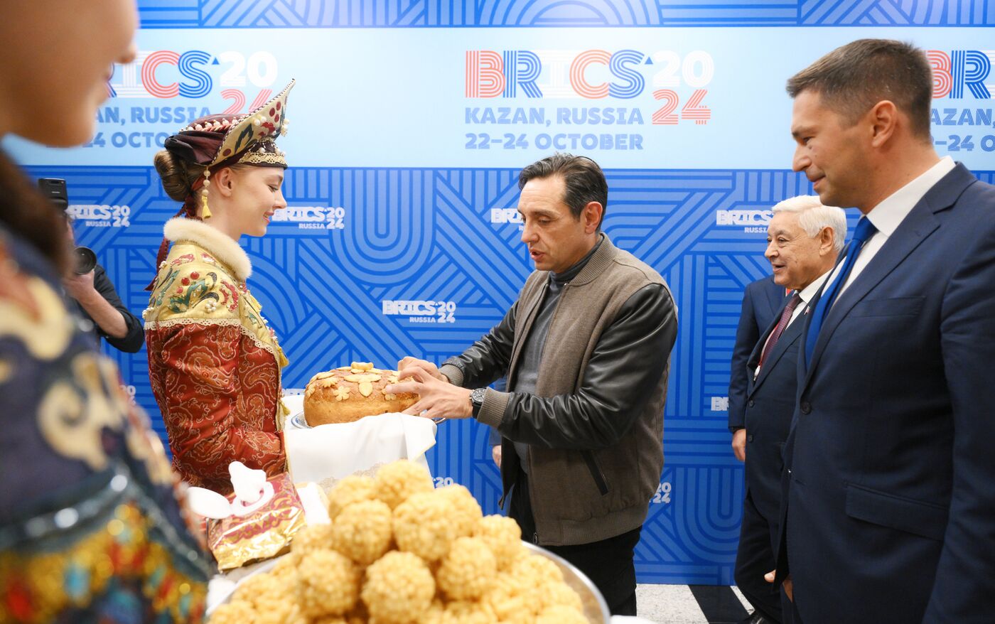 XVI саммит БРИКС. Прилет заместителя председателя правительства Сербии Александра Вулина