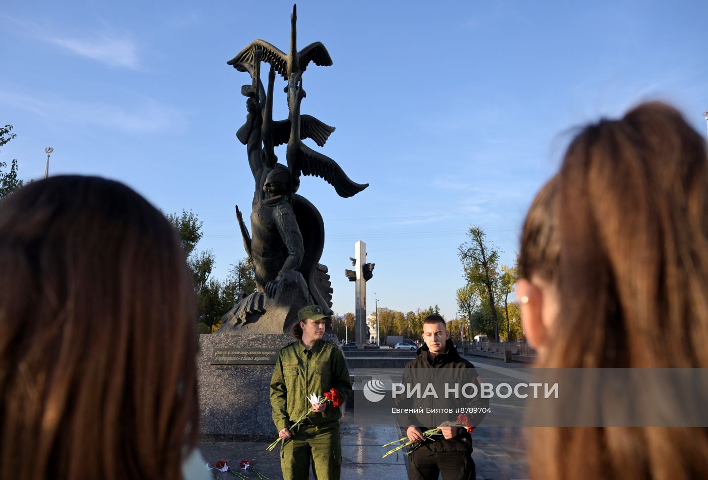 Акция "День белых журавлей" в Луганске