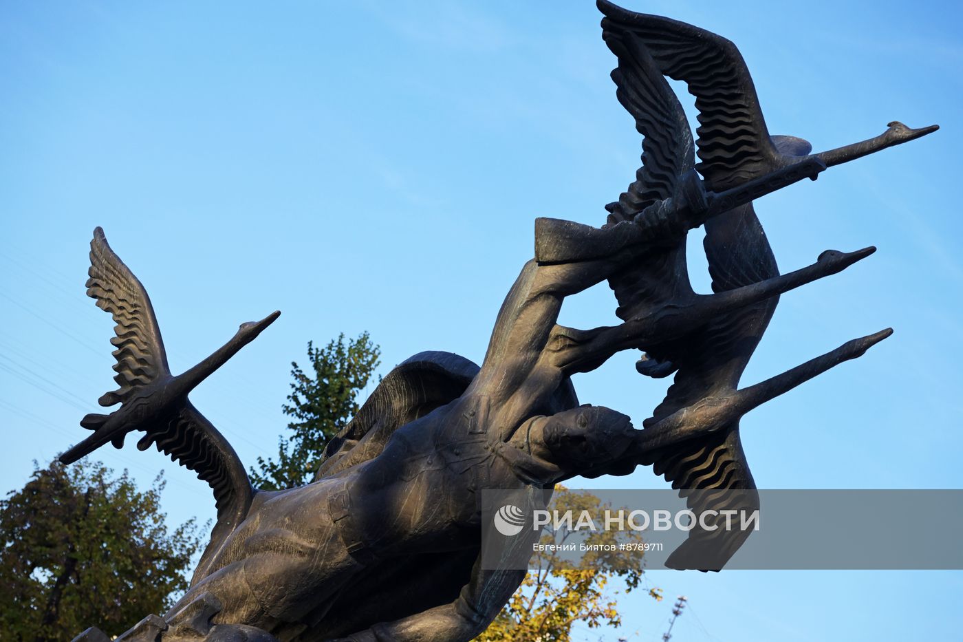 Акция "День белых журавлей" в Луганске
