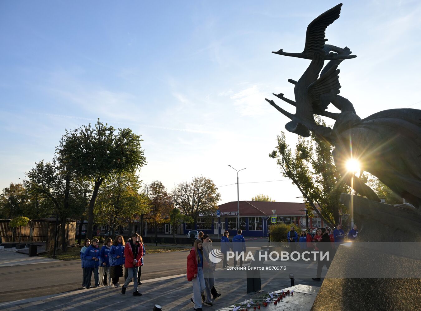 Акция "День белых журавлей" в Луганске