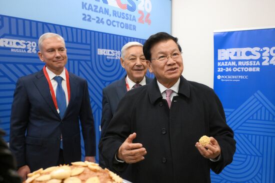 XVI саммит БРИКС. Прилет президента Лаоса Тхонглуна Сисулита