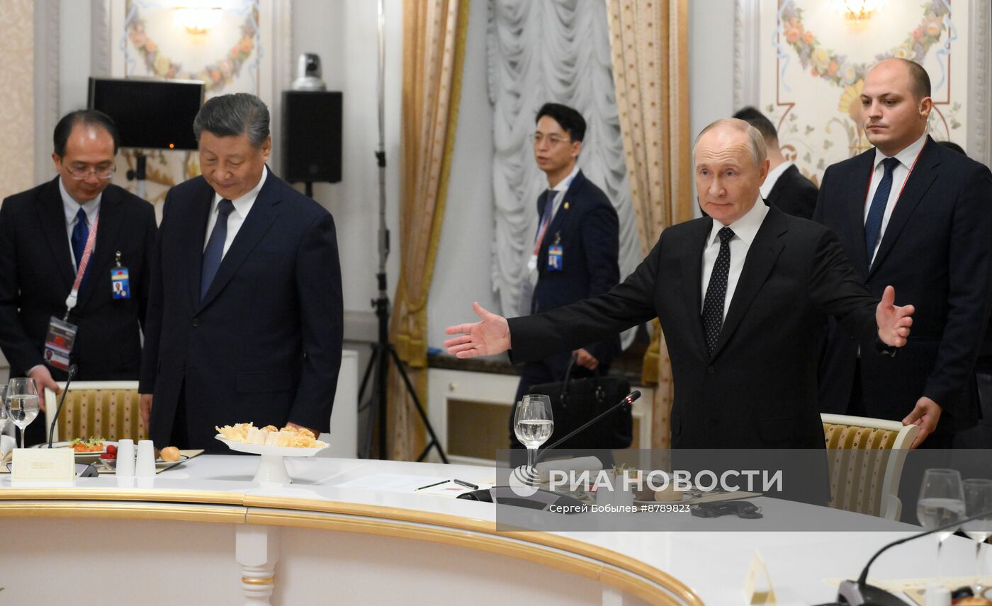 XVI саммит БРИКС. Неформальный обед глав делегаций стран БРИКС