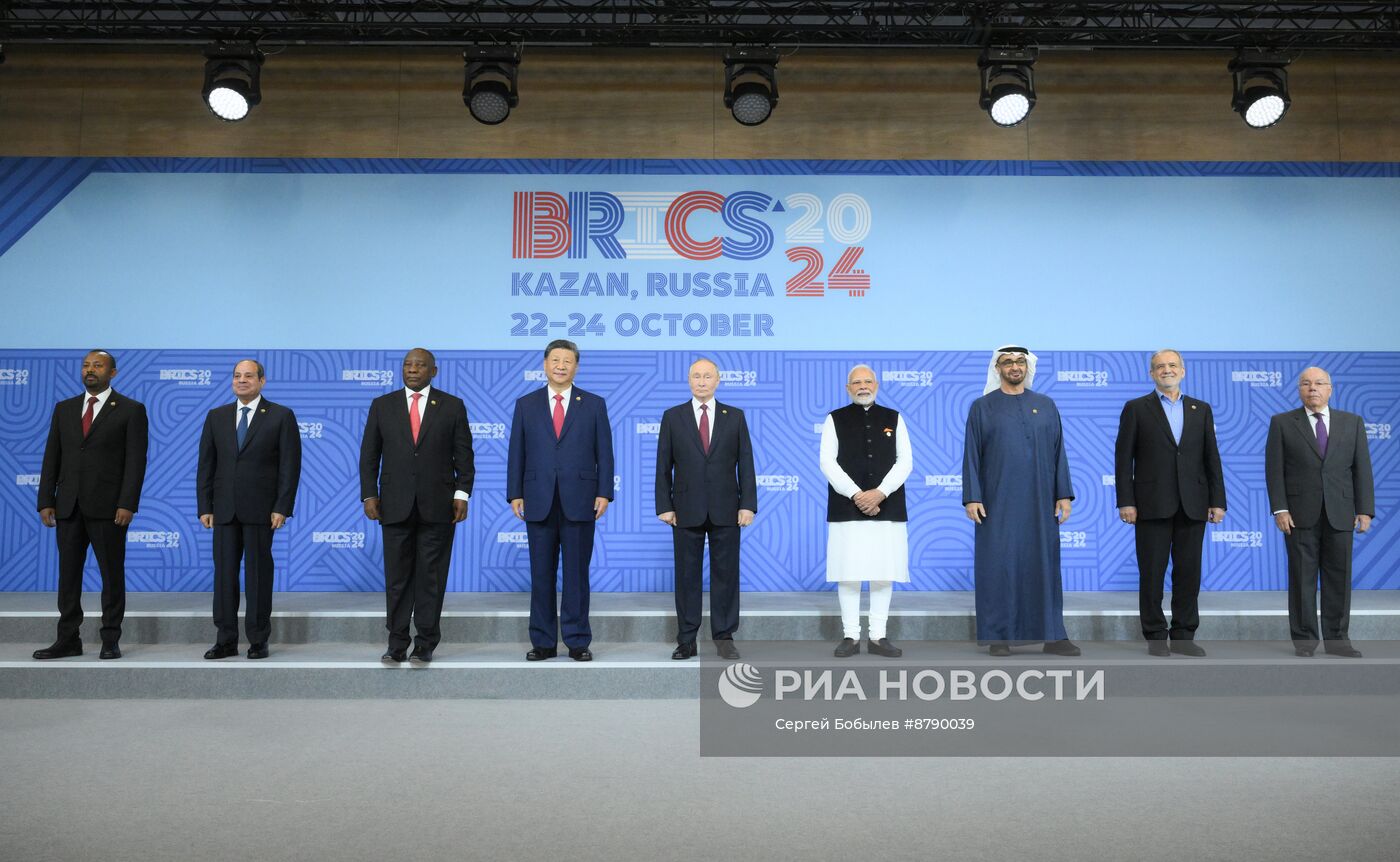 XVI саммит БРИКС. Совместное фотографирование глав делегаций стран БРИКС