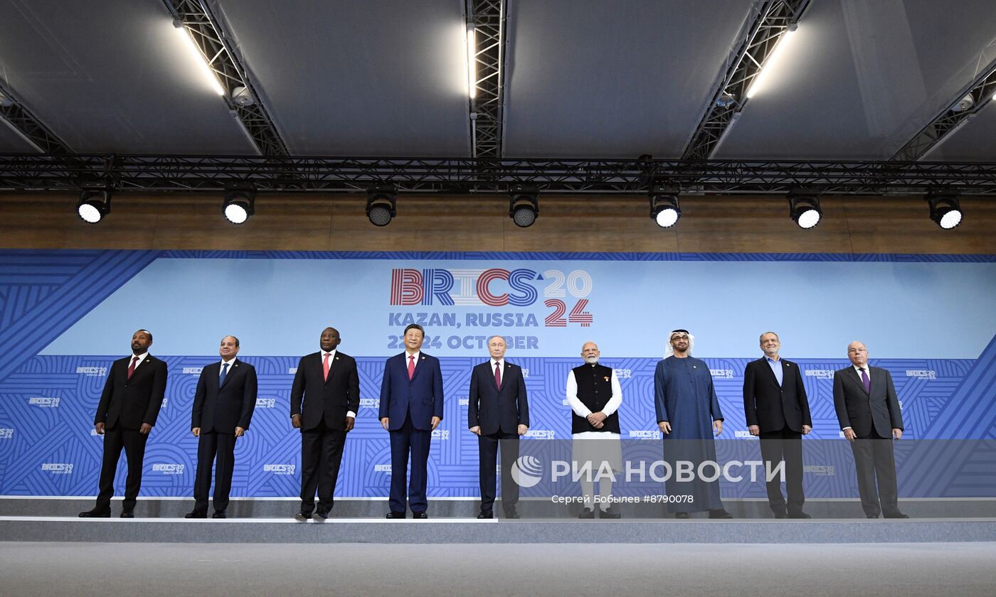 XVI саммит БРИКС. Совместное фотографирование глав делегаций стран БРИКС