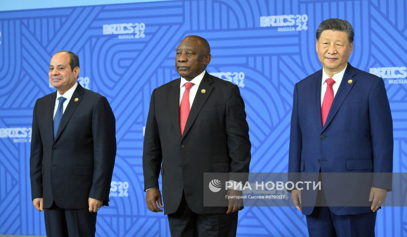 XVI саммит БРИКС. Совместное фотографирование глав делегаций стран БРИКС