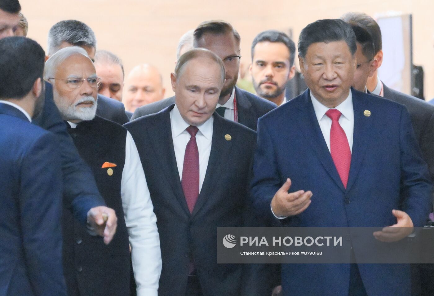 XVI саммит БРИКС. Совместное фотографирование глав делегаций стран БРИКС