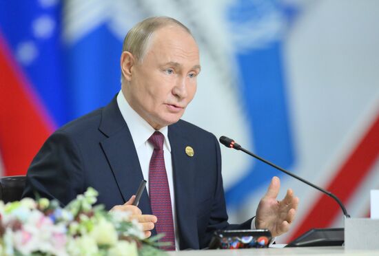 Президент РФ Владимир Путин на заседании глав делегаций стран БРИКС в расширенном составе в рамках XVI саммита БРИКС в Казани. Место: Россия, Республика Татарстан, Казань. Автор: Станислав Красильников. XVI саммит БРИКС. Заседание глав делегаций стран БРИКС в расширенном составе