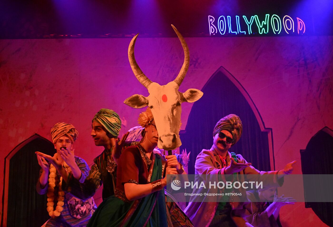 Спектакль "Морж, учитель и поэт" в МХТ им. А.П. Чехова 