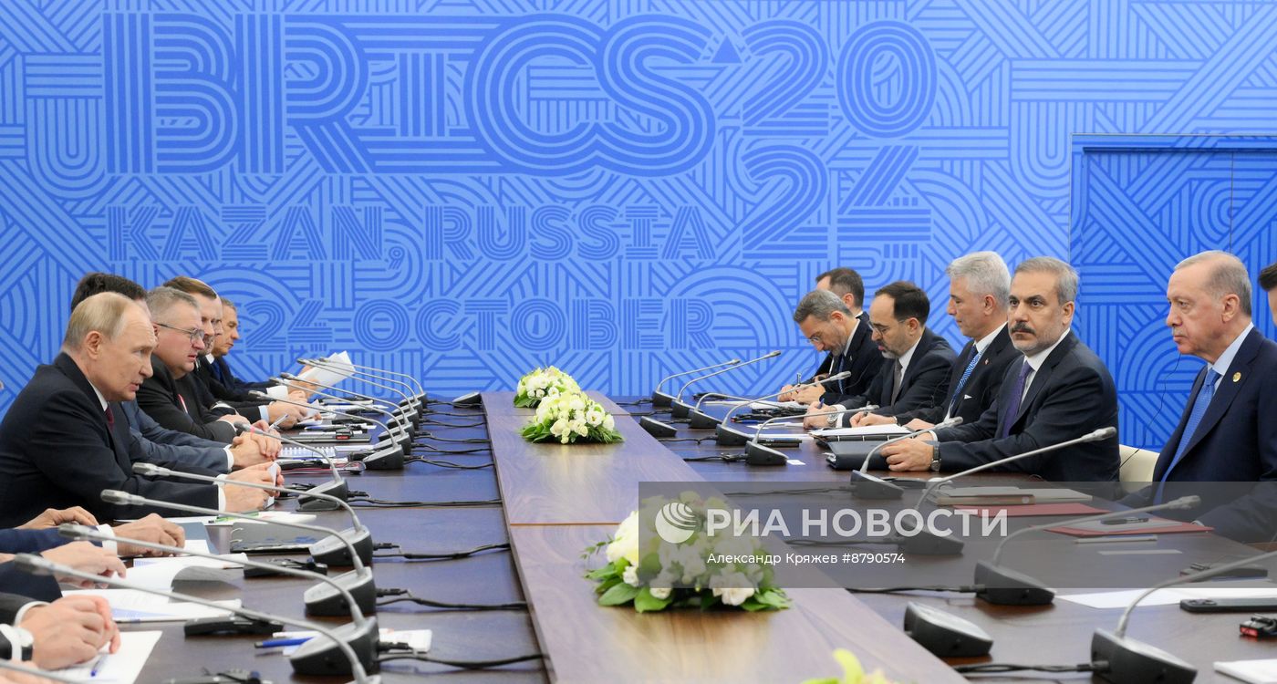 XVI саммит БРИКС. Встреча президента РФ В. Путина с президентом Турции Р. Т. Эрдоганом