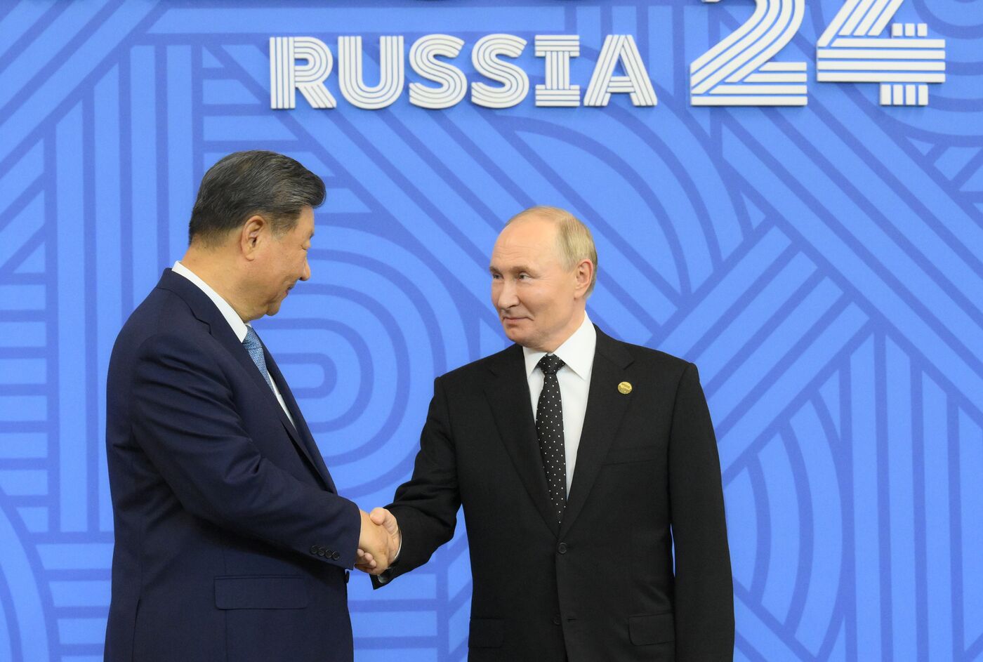 XVI саммит БРИКС. Церемония официальной встречи президентом РФ В. Путиным глав делегаций стран БРИКС