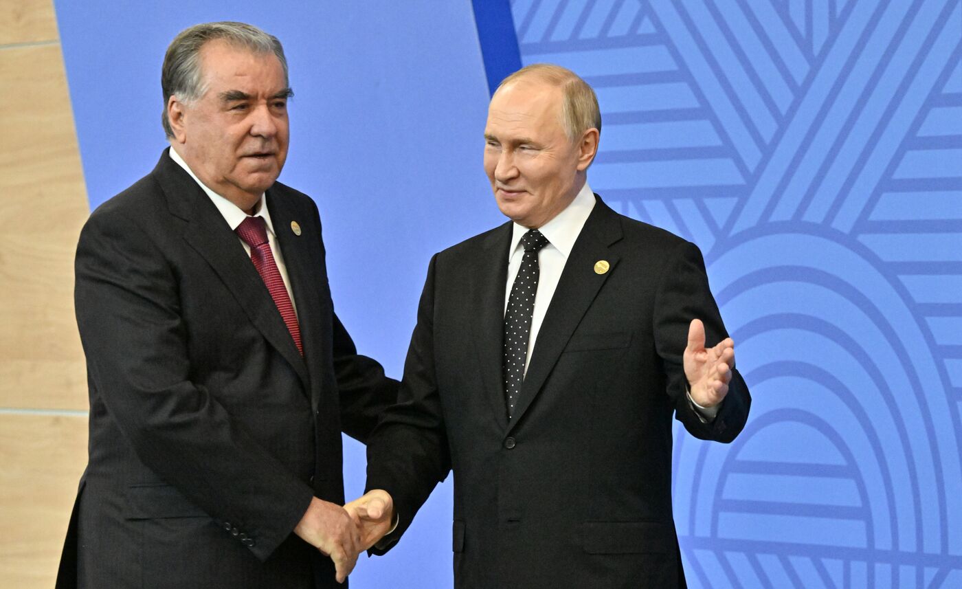 XVI саммит БРИКС. Церемония официальной встречи президентом РФ В. Путиным глав делегаций стран БРИКС