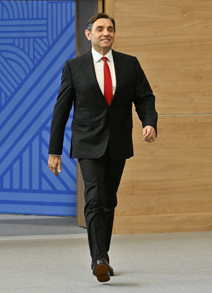 XVI саммит БРИКС. Церемония официальной встречи президентом РФ В. Путиным глав делегаций стран БРИКС